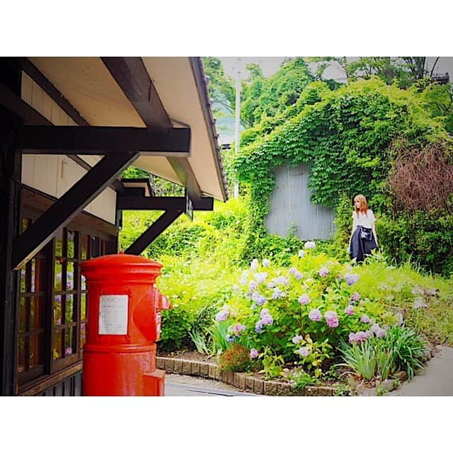 IVANさんのインスタグラム写真 - (IVANInstagram)「* 🗾⛰🚃🚗⛰✨🌦 🦋🐛🐞🐍💐 Tranquil life？🥴 * のどかちゃん♡ * #myoukensan#japan#love#peace#station#train #妙見口駅 #日本 #まだまだ知らない場所沢山 #のどかな場所♡ #大好きです」7月3日 11時54分 - fresanaca