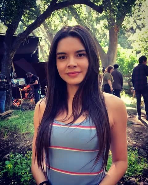 パオラ・ポーリンのインスタグラム：「Estoy feliz de empoderarlos a todos e invitarlos a TODOS! a tomar acción hoy!! para ser la mejor versión de ustedes mismos!. #mimejorversionconpao - 1- Escojan un hábito POSITIVO y lo hacen por dos semanas todos los días!. 2- 👆lo postean, me taggean, ✌️agregan el hashtag #mimejorversionconpao y🙌 lo publicare en mi historia :) . - 3- Puede ser hacer ejercicio, estar agradecido todos los días por 3 diferentes cosas lo que ustedes quieran!, solo debe ser positivo y pueden RETAR a amigos, familia, el novio o compañeros de la oficina, sientanse libres de contarme porque escogieron ese reto! .  4- Escogeré 4 GANADORES . 2 en Estados Unidos, 2 fuera de Estados Unidos!. Y les tengo muchas sorpresas! - Un abrazo amigos y vamos con toda 💪🙌 a cumplir esos SUEÑOS. English version coming later 😊」
