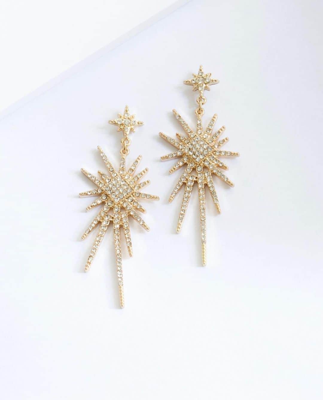 ジュールスミスさんのインスタグラム写真 - (ジュールスミスInstagram)「Our open spark earrings - perfect for your 4th of July festivities 🎆🎇⁠⠀ .⁣﻿⁠⠀ .⁣﻿⁠⠀ .⁣﻿⁠⠀ .⁣﻿⁠⠀ .⁣﻿⁠⠀ .⁣﻿⁠⠀ .⁣﻿⁠⠀ .⁣﻿⁠⠀ #jewelry #jewellery #necklace #ring #earrings #bracelet #gold #rings #accessories #jewelrygram #bling #jewels #sparkle #glitter #instajewelry #jewelrydesigner #bracelets #fashionjewelry #shine #pendant #earringsoftheday #earring #instajewelry #bohojewelry #bohemianjewelry #fireworks #spark #festivities #4thofjuly #fourthofjuly⁠⠀」7月3日 12時18分 - julessmithjewel