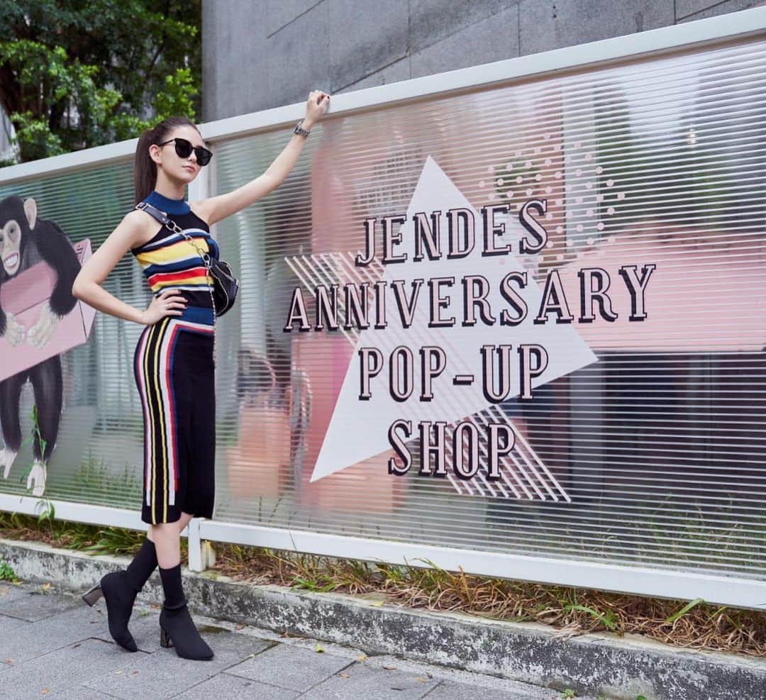 ハンナ・クインリヴァンさんのインスタグラム写真 - (ハンナ・クインリヴァンInstagram)「Jendes pop-up shop!  Come and get some good pictures! 📸 @jendesstudio」7月3日 12時19分 - hannah_quinlivan