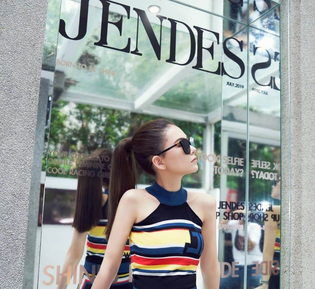 ハンナ・クインリヴァンさんのインスタグラム写真 - (ハンナ・クインリヴァンInstagram)「Jendes pop-up shop!  Come and get some good pictures! 📸 @jendesstudio」7月3日 12時19分 - hannah_quinlivan