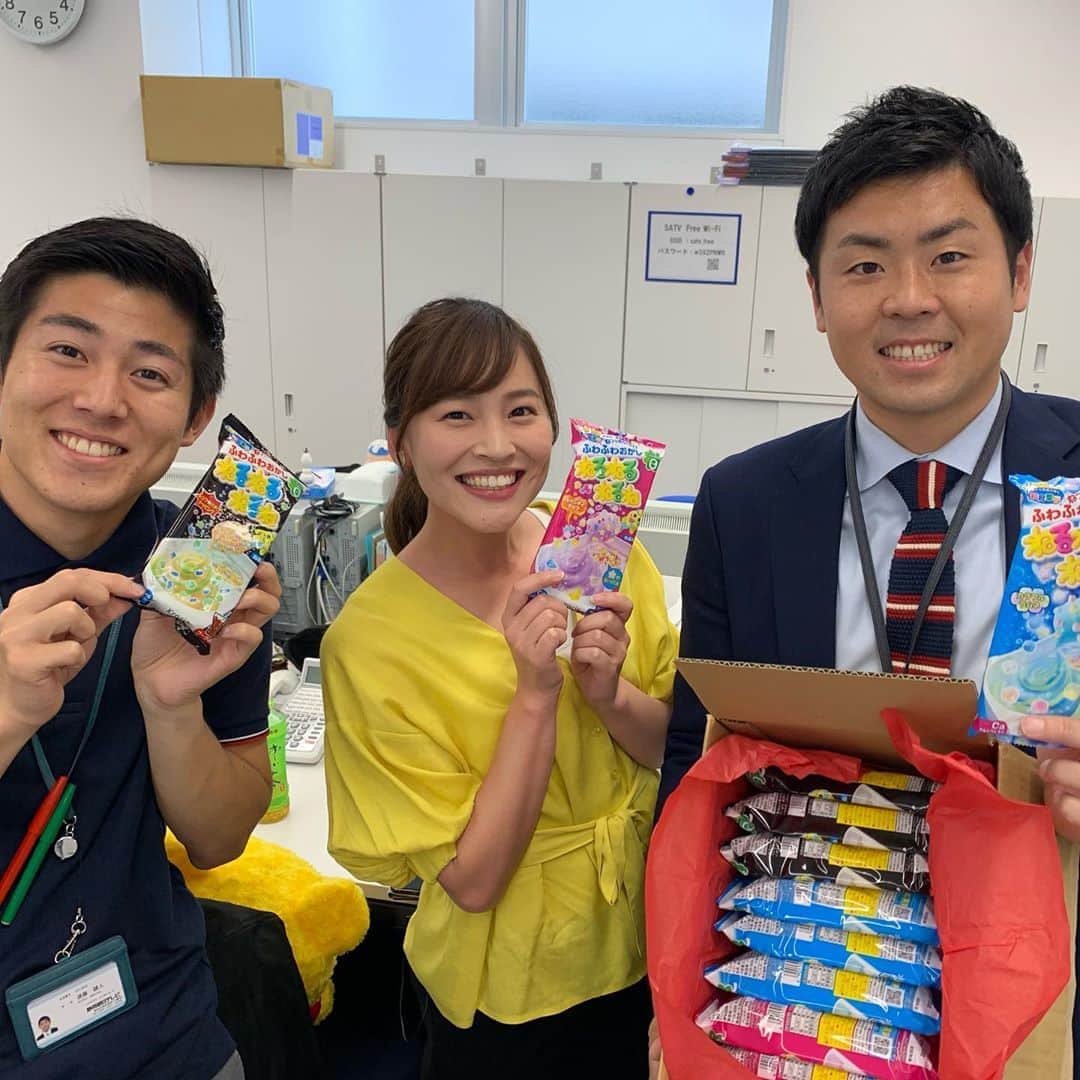 片山真人のインスタグラム：「なんと #甘栗むいちゃいました で有名な #クラシエフーズ さんから、#ねるねるねるね の新作を段ボールでいただきました！！ 以前、埼玉西武ライオンズ#鈴木将平 選手に甘栗むいちゃいましたを差し入れ、インスタにあげたことが縁で甘栗むいちゃいましたをいただきましたが、なんとねるねるねるねまで！！ よく食べてました、懐かしい🥺🥺🥺 クラシエフーズさん、ありがとうございます！！ #埼玉西武ライオンズ」