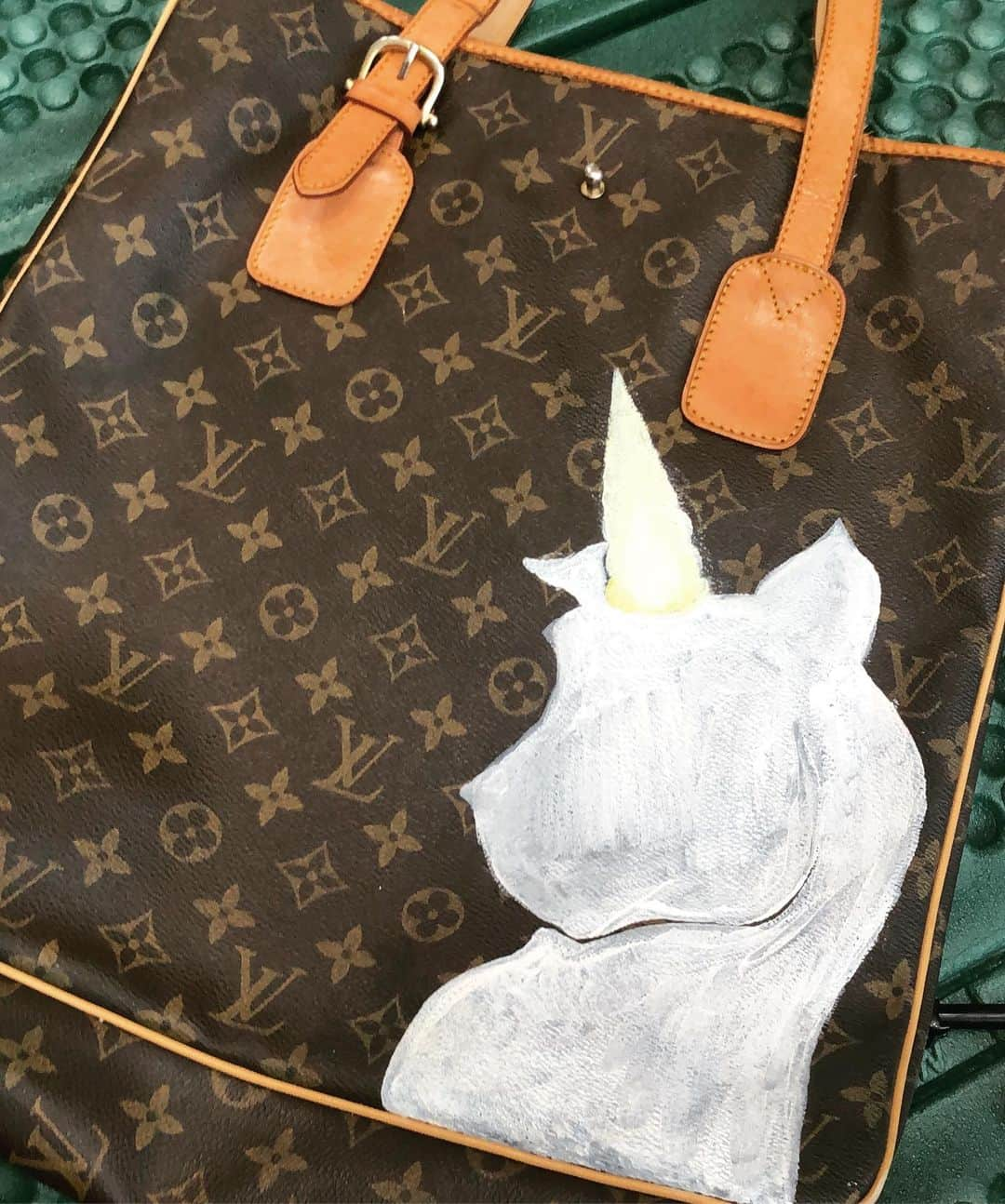 ソミさんのインスタグラム写真 - (ソミInstagram)「Louis vuitton X Unicorn 🐻X🦄 By SOMI」7月3日 12時37分 - somsomi0309