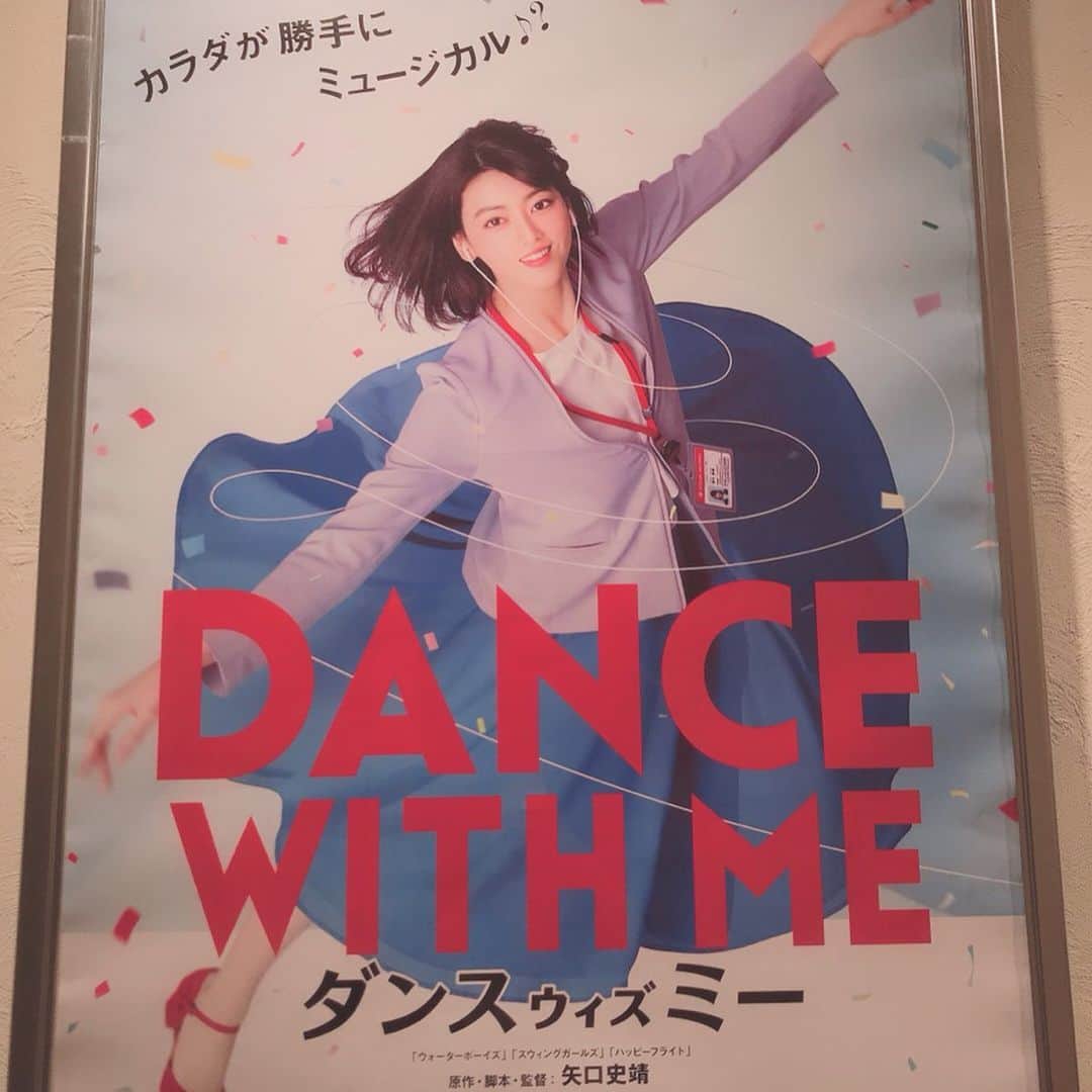 川子芹菜さんのインスタグラム写真 - (川子芹菜Instagram)「. . ダンスウィズミーの試写会に招待されて、りーまるちゃん(@riii_maru162cm )と行ってきたよ(*^^*)💓💓 . . 途中で本当に踊り出したくなってやばかった😂💦 元々ミュージカルは大好きだからつい魅入ってしまった😳🌟🌟 . 終始笑いっぱなしの映画でした🤣🥂 あとちょっとスカッとした← . また公開されたら観にいきたい！笑 . . . #ダンスウィズミー」7月3日 12時37分 - kawakoserina