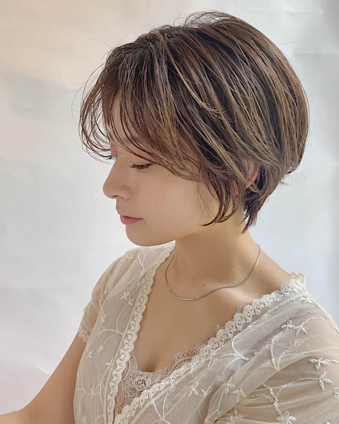 鈴木康代さんのインスタグラム写真 - (鈴木康代Instagram)「. ピンク色のリップ、最近めっきり使わなくなっていたけど、夏だし買ってみようかな👙 かわいらしいヘアメイクしていただいた🥺 . . . #minx  #shorthair #short #salonmodel #ショート #前髪 #oots #横顔」7月3日 12時39分 - 88_grm