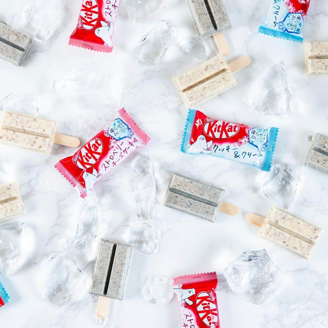 KITKAT Chocolatoryさんのインスタグラム写真 - (KITKAT ChocolatoryInstagram)「❄️☃️キンキンに凍らせていいんです☃️❄️﻿ ﻿ 夏には夏の #キットカット❗️﻿ “キットカット ミニ 凍らせておいしい ストロベリーチーズケーキ味”と”キットカット ミニ 凍らせておいしい クッキー&クリーム”は、凍らせることで「より」おいしい“キットカット”🍫﻿ ﻿ キンキンに凍らせて、暑い毎日にもブレイクを💕﻿ ﻿ ﻿ #キットカット#凍らせておいしい#ストロベリーチーズケーキ#クッキーアンドクリーム#ストロベリー#いちご#イチゴ#苺#アイス#チョコレート#チョコレート好きな人と繋がりたい#チョコ#チョコレート好き#チョコレート大好き#スイーツ#おやつ#お菓子#kitkat#haveabreak#chocolate#sweets#ice#strawberry#cookie#킷캣#奇巧巧克力」7月3日 13時03分 - kitkat_japan_official