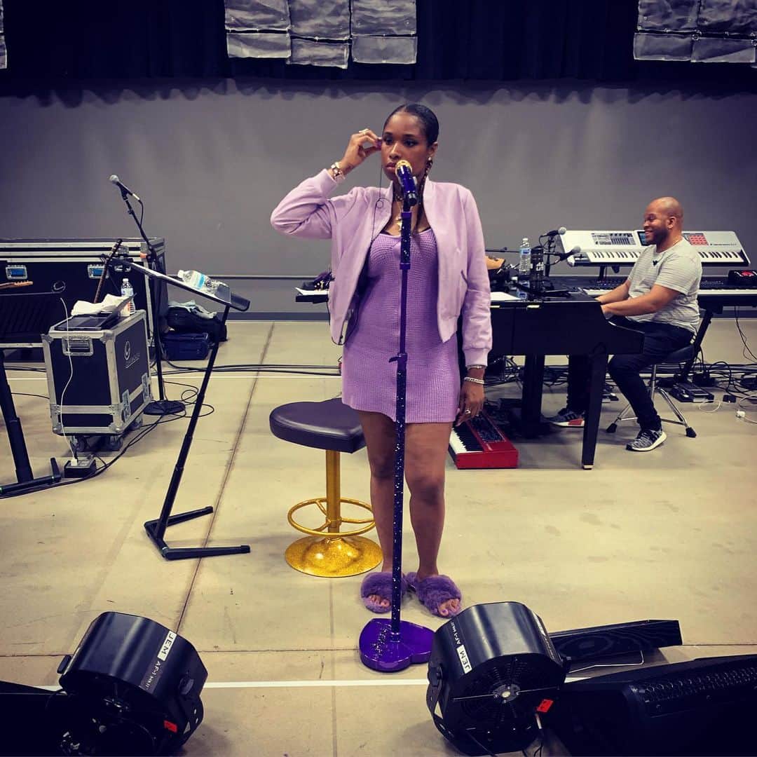 ジェニファー・ハドソンのインスタグラム：「I’m getting ready for whoever’s getting ready for me ! ##wawawelcomeamericaconcert #raviniafestival #jhudproductions」
