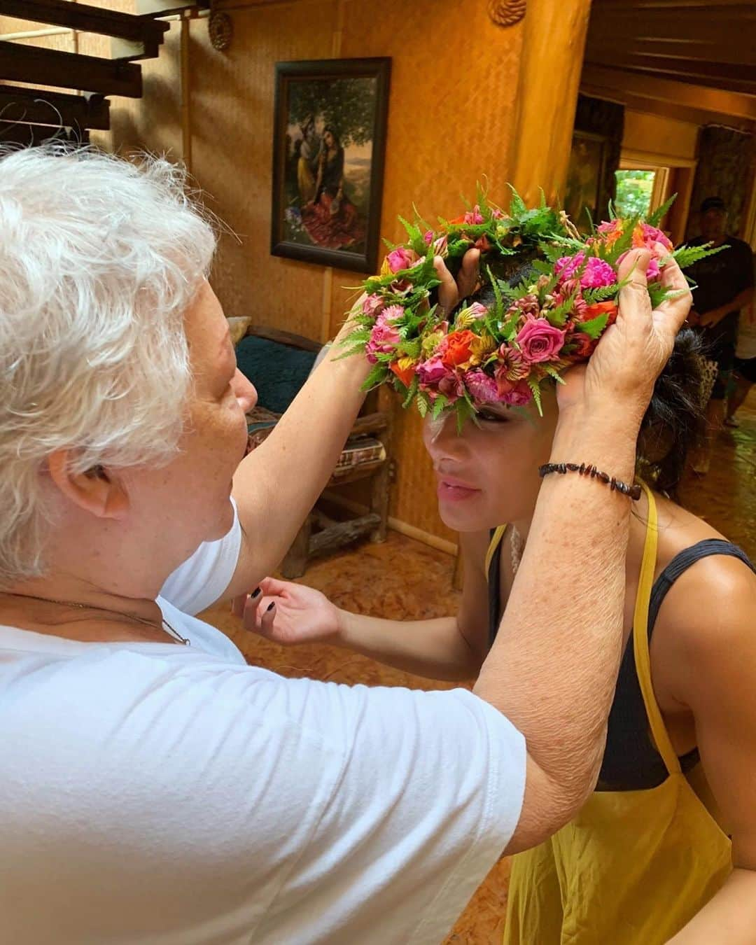 ニコール・シャージンガーさんのインスタグラム写真 - (ニコール・シャージンガーInstagram)「My Tutu blessing me with my Birthday Haku Lei🙏🏽🌺」7月3日 13時21分 - nicolescherzinger