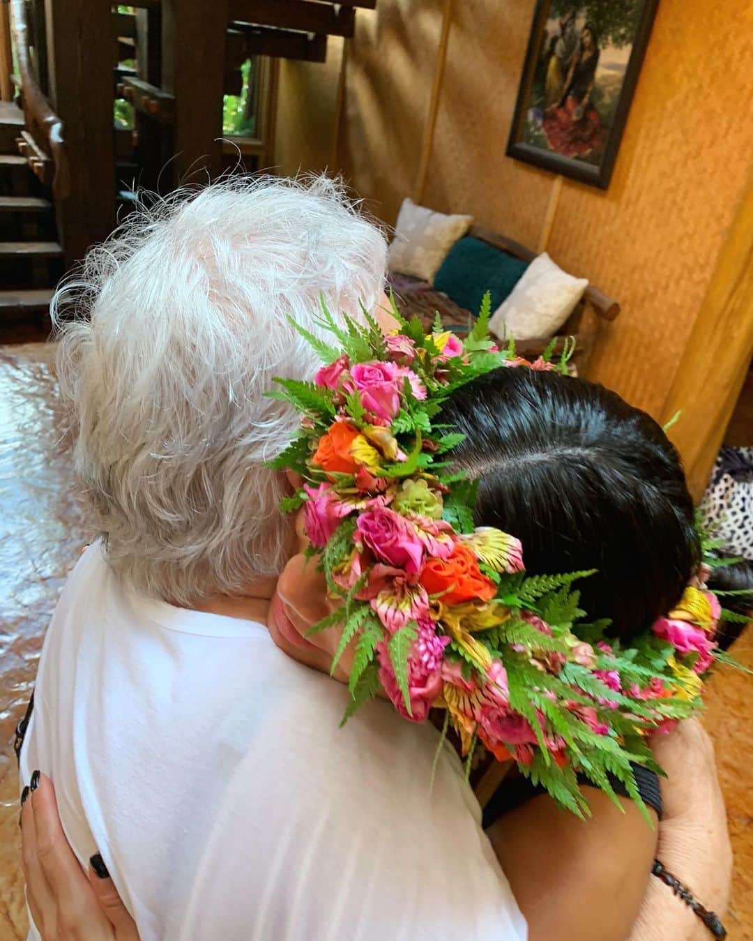 ニコール・シャージンガーさんのインスタグラム写真 - (ニコール・シャージンガーInstagram)「My Tutu blessing me with my Birthday Haku Lei🙏🏽🌺」7月3日 13時21分 - nicolescherzinger