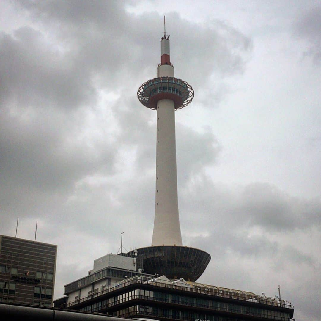 池内万作さんのインスタグラム写真 - (池内万作Instagram)「昨日は深夜まで仕事で、今日は帰るだけ。 雨も降ってなかったので街をプラプラ。 また行きたい店、前を通るたびに「どうなんだろうか⁇」と気になるお店、色々あります。 次また京都に来る時が楽しみだ♪ #イケウチさまよう #イケウチの出張」7月3日 13時22分 - mandeshita