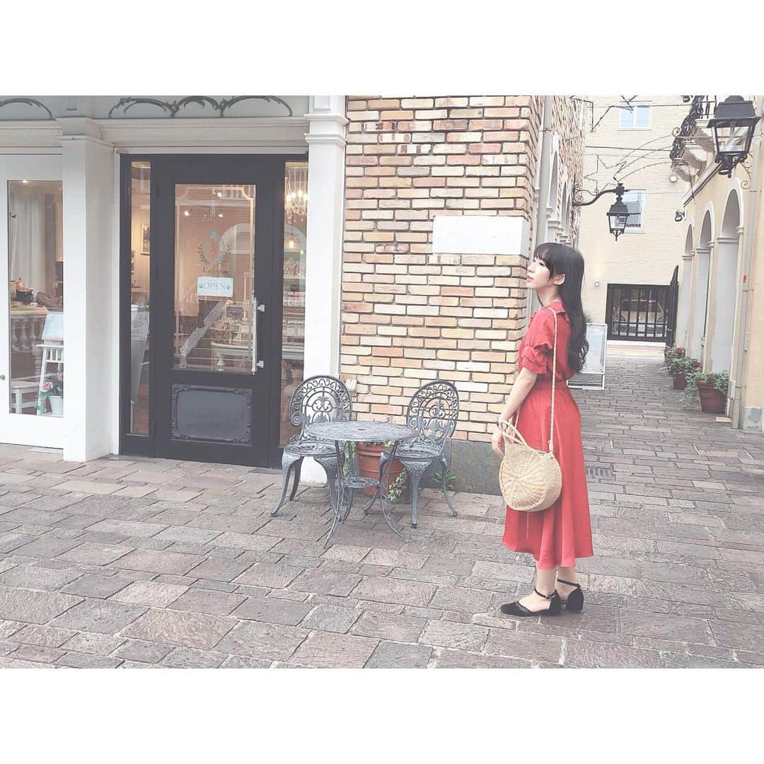 やっこさんのインスタグラム写真 - (やっこInstagram)「🌹﻿ ﻿ ﻿ ﻿ ﻿ ﻿ ﻿ one-piece @rurume_official  bag @isntshe_official  shoes @majesticlegon_official ﻿ ﻿ ﻿ ﻿ ﻿ ﻿ 赤がすきだな〜🌹﻿ ﻿ 強くもなれるし可愛くもなれる﻿ みんなに似合うって言ってもらえるから﻿ たくさん着ちゃうわーい🥳﻿ ﻿ ﻿ ﻿ ﻿ ﻿ ﻿ #やっこ #yakko #ワンピース #rurume #ヴィンテージワンピース #赤ワンピ #onepiece #ootd #カバン #カゴバック #バッグ (153B) #isntshe  #majesticlegon #靴 #マジェスティックレゴン #パンプス #shoes」7月3日 13時45分 - yakko928