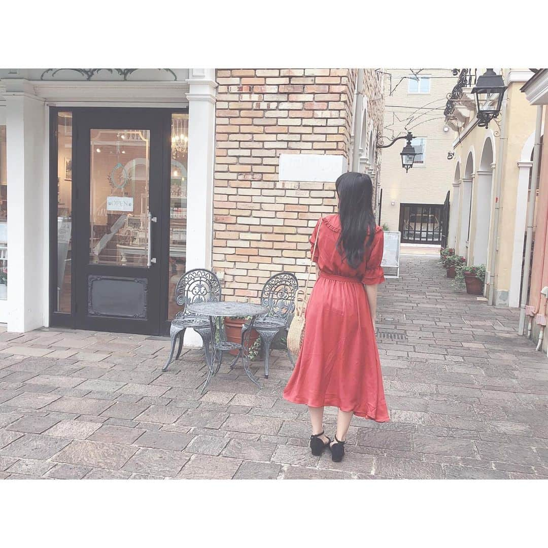 やっこさんのインスタグラム写真 - (やっこInstagram)「🌹﻿ ﻿ ﻿ ﻿ ﻿ ﻿ ﻿ one-piece @rurume_official  bag @isntshe_official  shoes @majesticlegon_official ﻿ ﻿ ﻿ ﻿ ﻿ ﻿ 赤がすきだな〜🌹﻿ ﻿ 強くもなれるし可愛くもなれる﻿ みんなに似合うって言ってもらえるから﻿ たくさん着ちゃうわーい🥳﻿ ﻿ ﻿ ﻿ ﻿ ﻿ ﻿ #やっこ #yakko #ワンピース #rurume #ヴィンテージワンピース #赤ワンピ #onepiece #ootd #カバン #カゴバック #バッグ (153B) #isntshe  #majesticlegon #靴 #マジェスティックレゴン #パンプス #shoes」7月3日 13時45分 - yakko928