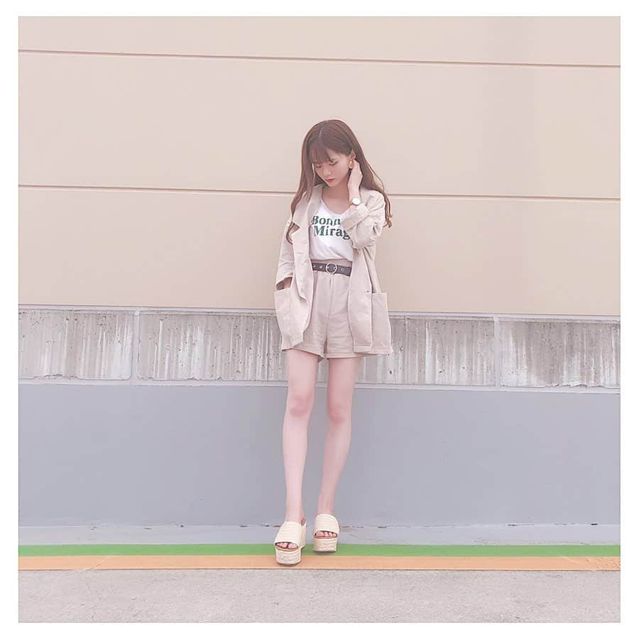 MISAさんのインスタグラム写真 - (MISAInstagram)「ㅤㅤㅤㅤㅤㅤㅤㅤㅤㅤㅤㅤㅤ ㅤㅤㅤㅤㅤㅤㅤㅤㅤㅤㅤㅤㅤ セットアップコーデ🐣 セットアップ @spinns_official  ベルト @spinns_official  Tシャツ @jumelle0603  サンダル @esperanza_official  ㅤㅤㅤㅤㅤㅤㅤㅤㅤㅤㅤㅤㅤ  ずっと欲しかったベージュのセットアップ🌸 生地薄いからこの時期でも全然着れたし 秋にもたくさん着る予定☺️💓💓 でも足出すの抵抗ある、、、、🙃（笑） ㅤㅤㅤㅤㅤㅤㅤㅤㅤㅤㅤㅤㅤ」7月3日 14時12分 - chatae._