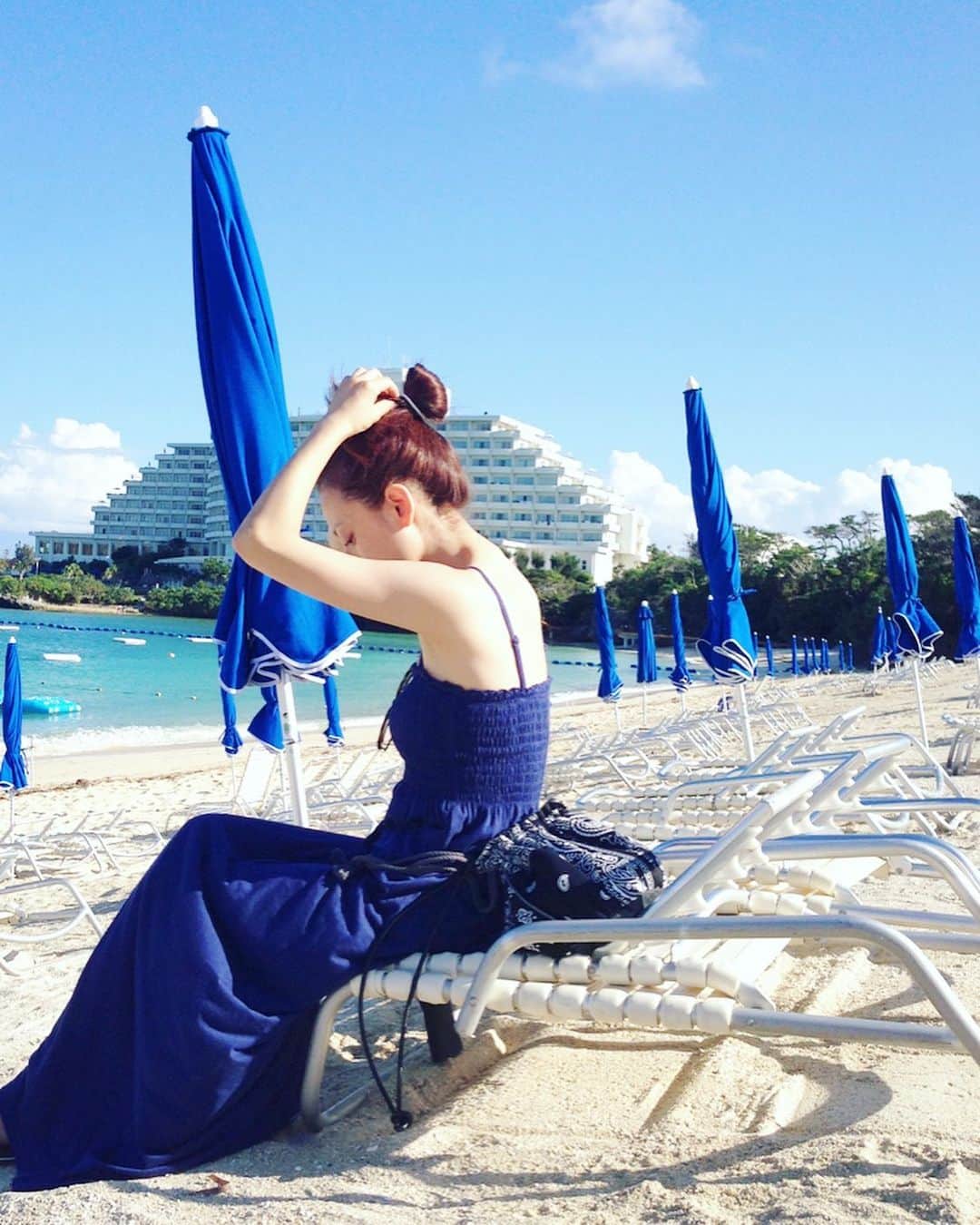 のインスタグラム：「どこか行きたい!!!!!!ぞっ  #数年前の沖縄旅行写真出てきた #旅行行きたい熱が止まらない #夏 #旅行 #計画 #実行できるか微妙だが #海 #リゾート #山 #キャンプ #いろいろ妄想  #photography #okinawa #sea #blue #sky #amazing #sunset #instagood #travel #trip」