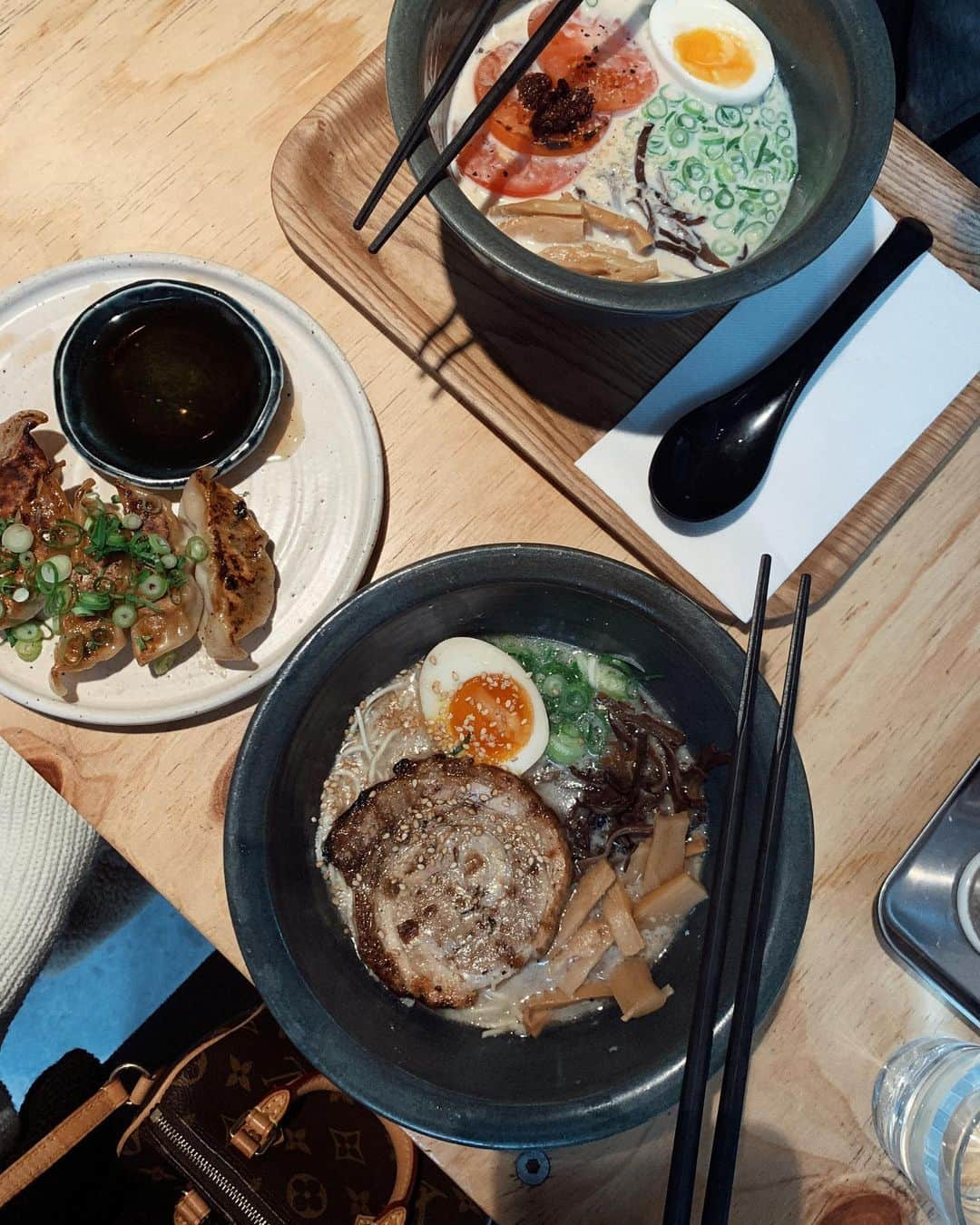 リリーマイマックさんのインスタグラム写真 - (リリーマイマックInstagram)「Ramen weather 🍜 I’ve noticed my energy is lower in the winter 😥 Who else is the same during cloudy/cold days?」7月3日 14時29分 - lilymaymac