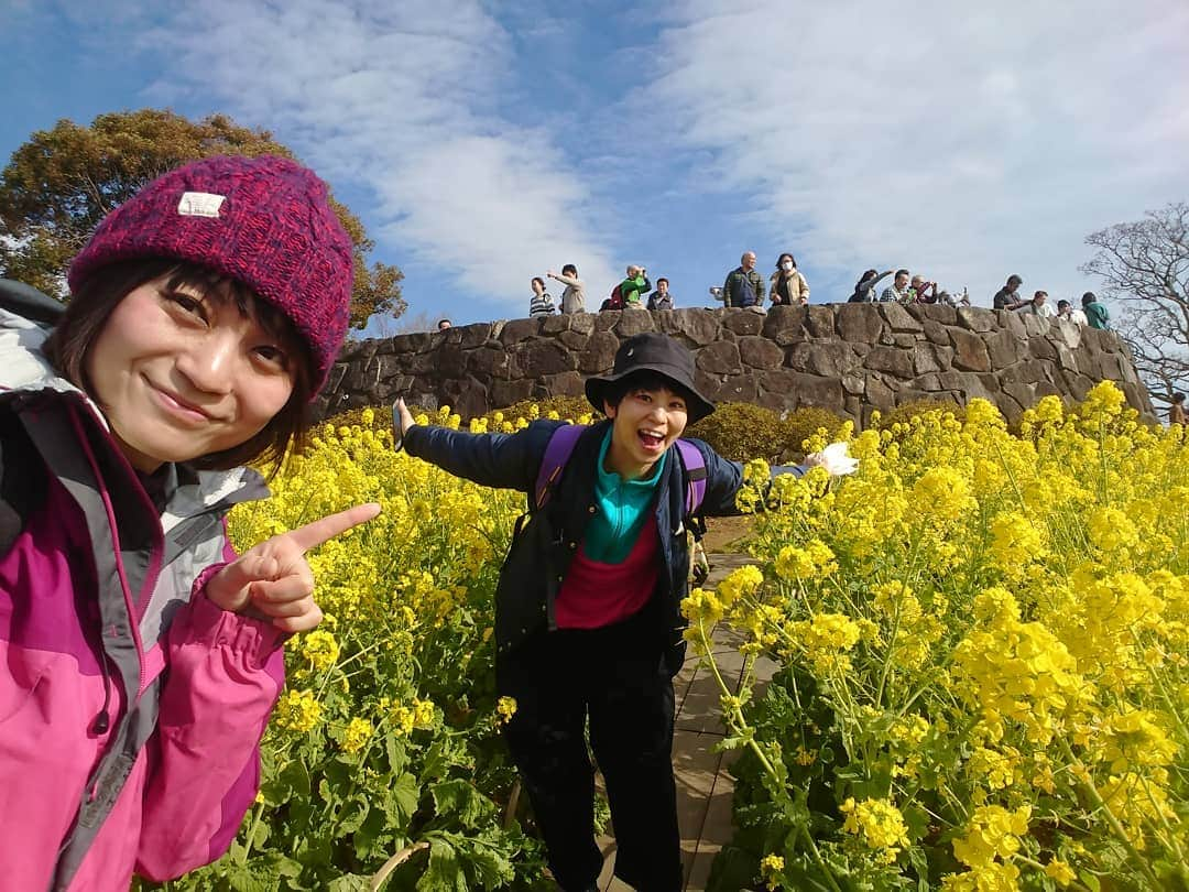 桜花さんのインスタグラム写真 - (桜花Instagram)「みなさん！午後もナイスにゴーゴー！🍀 大雨降ってる地域のかた、降りそうな地域の方。 お気をつけ下さい。  これは春に行った吾妻山公園です😍🌷 ふるやちゃんと🍀  #午後  #午後もナイスにゴーゴー #二宮  #神奈川  #吾妻山公園  #菜の花  #山登り  #山歩き #山さんぽ  #mountain #mountains  #mountaingirl」7月3日 14時39分 - mountainohka