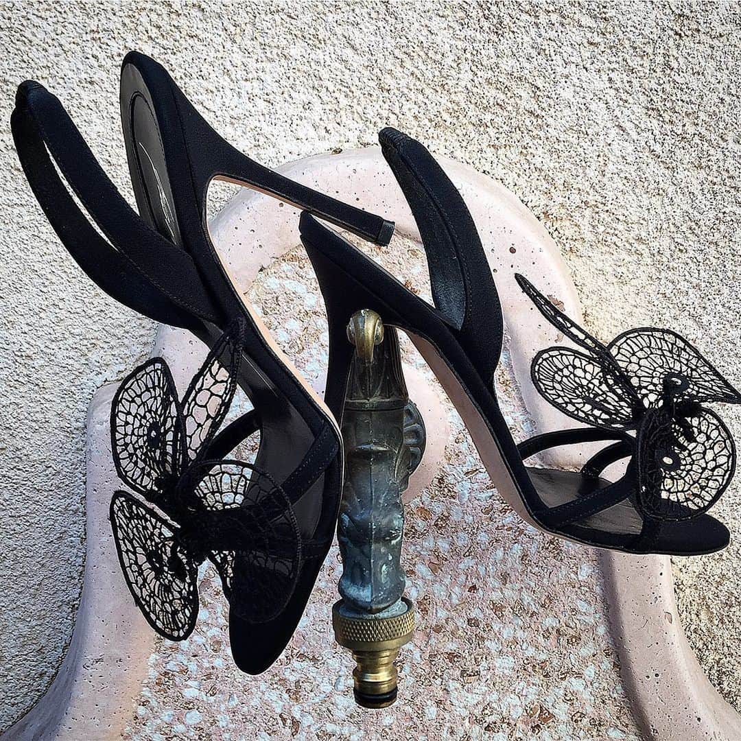 ブライアンアトウッドさんのインスタグラム写真 - (ブライアンアトウッドInstagram)「This was one of my first shoes in the debut collection under my own name in March 2001... Her name is DANGEROUS BLOSSOM  this sandal features a handmade lace flower made in Cantu, Italy ( known for their handmade lace.  Each Petal took over 15hours to make.  True artisans #highheels #lace #cantu #italy #haute #sickshoes #fashion #couture #gorgeous #madeinitaly #artisans #flower #throwback #brianatwood #shoes #dragonflies」7月3日 14時58分 - brian_atwood