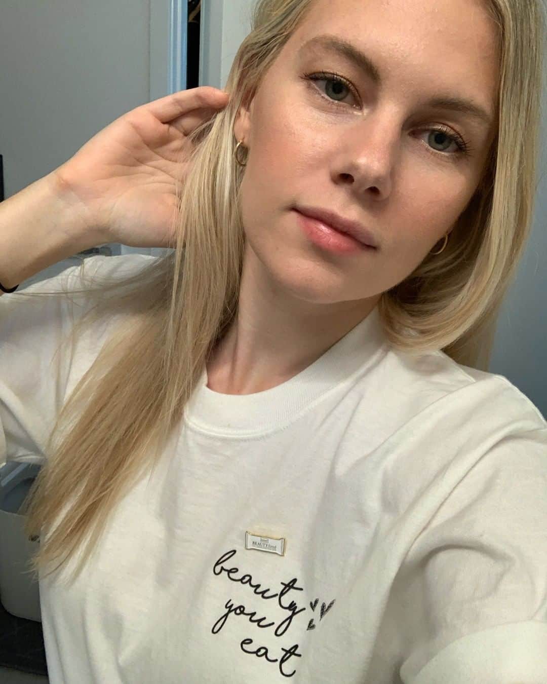 Chrissy Blairのインスタグラム：「Just before I throw on pj's to enjoy my dinner, Netflix and cats 😻」
