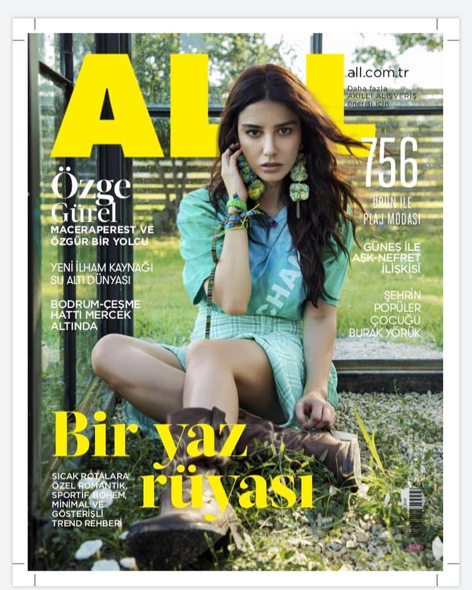 Ozge Gurelのインスタグラム：「Ne şahane bir gündü 🌈🌈 Eli değen herkese teşekkür ederim ✨✨ Fotograf @mustafanurdogdu  Röportaj @baglankeskin  Saç @nurisekerci  Makyaj @alirizaozdemir  Moda editörü @cerencetinoglu 🌺🌺 @pinarcura ❤️😘 @allmagazine ⚡️⚡️」