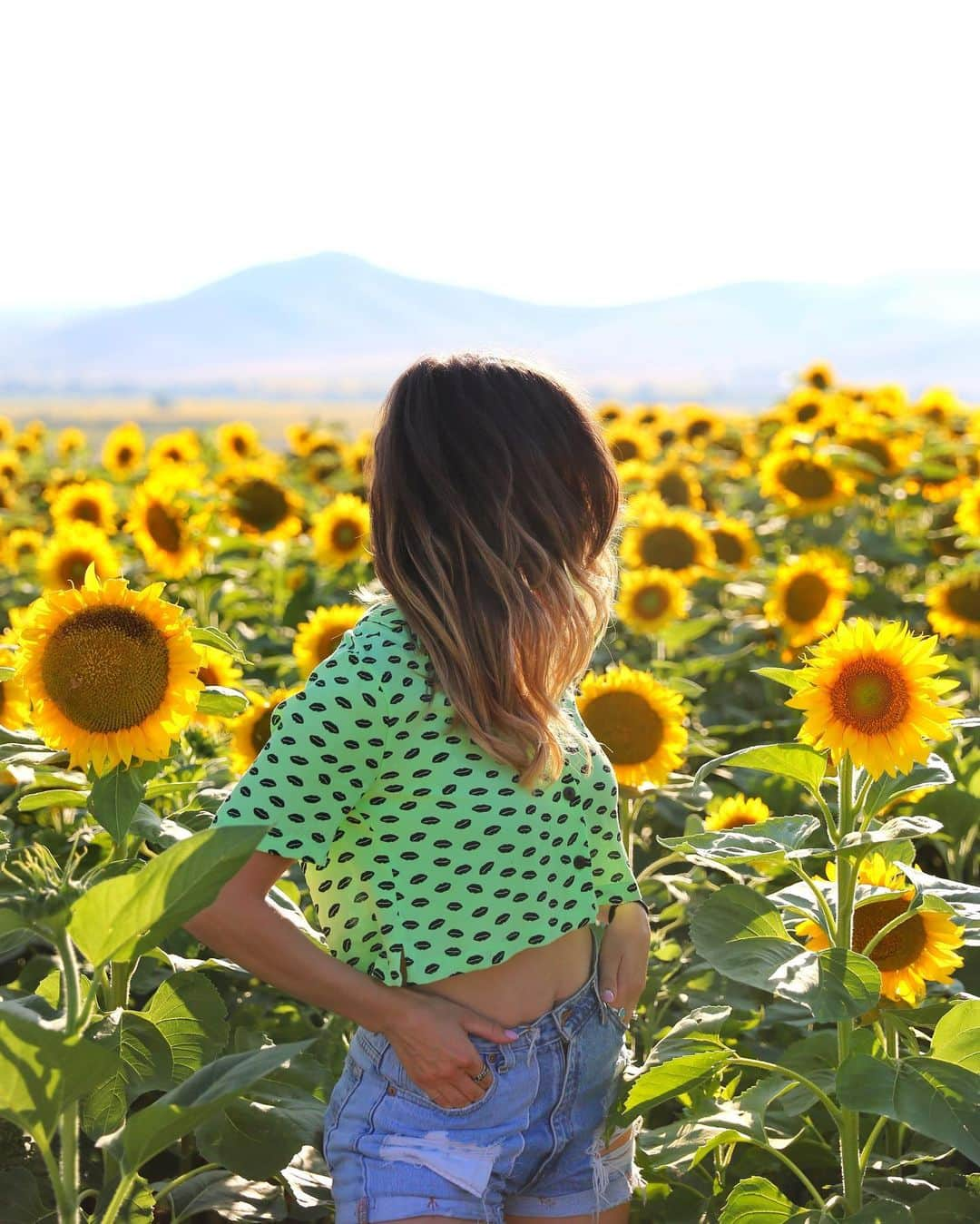 ツベタナ・ピロンコバさんのインスタグラム写真 - (ツベタナ・ピロンコバInstagram)「Yellow is my new favourite colour! ☀️💛🌻 #gm #enjoyeveryday #smile」7月3日 15時06分 - tpironkova