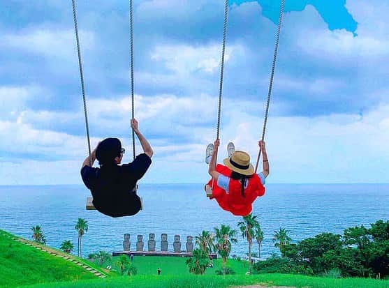 Locariのインスタグラム：「まるで海外のようなオシャレ写真が撮れる宮崎県🏖  羽田空港から約1時間50分ほどで行けるので週末旅行にもオススメ✈️ 観光地として有名なサンメッセ日南や青島ビーチパーク、鬼の洗濯板なども空港から車で行きやすいのも嬉しいポイント🚘  ジメジメとした梅雨が明けたら南国宮崎県に足を運んでみてはいかがでしょうか🗿✨ ． ． ．  1、2枚目 (サンメッセ日南) 3枚目 (鵜戸神宮) 4、5枚目 (青島ビーチパーク) 6枚目 (堀切峠) 7枚目 (サンビーチ一ツ葉) ・ ・ ・ ・ ・ #九州#宮崎市 #宮崎県#青島ビーチパーク #サンメッセ日南 #鵜戸神宮 #サンビーチ一ツ葉 #宮崎カフェ #西海岸宮崎 #宮崎旅行 #女子旅 #国内女子旅 #大人女子旅 #旅行 #土曜日の小旅行 #旅行好き #家族旅行 #女子旅行 #週末旅行#デート#デートスポット#夏休み#お盆休み#trip#japan #カフェ #国内旅行 #フォトスポット #カップル旅行 #カップル旅」