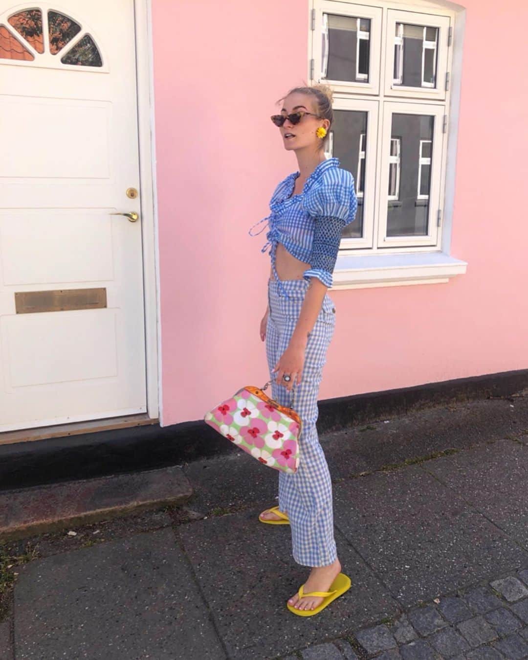 ASOSさんのインスタグラム写真 - (ASOSInstagram)「The outfit you'd wear to pick up your morning croissant from the bakery... 🥐 📸 @astridandersenb 🔎 ASOS DESIGN gingham flare trousers (1394941)」7月3日 15時20分 - asos