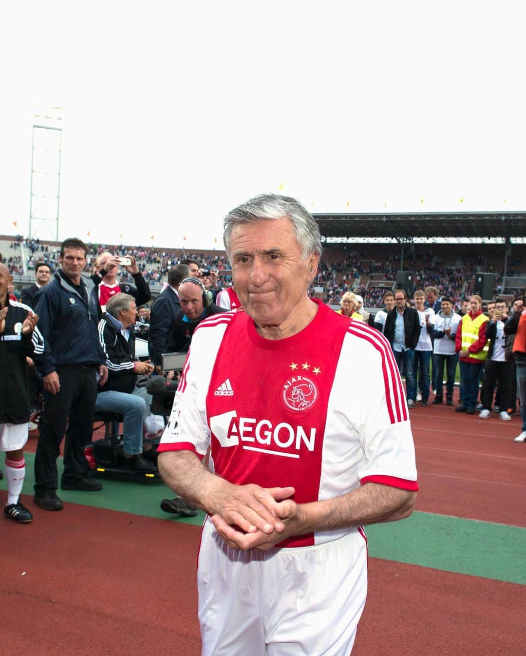 アヤックス・アムステルダムさんのインスタグラム写真 - (アヤックス・アムステルダムInstagram)「Mister Ajax is vandaag jarig! Van harte @sjaak.swart en nog vele jaren! ♥️ 🌟 603 wedstrijden -> 228 goals」7月3日 15時23分 - afcajax