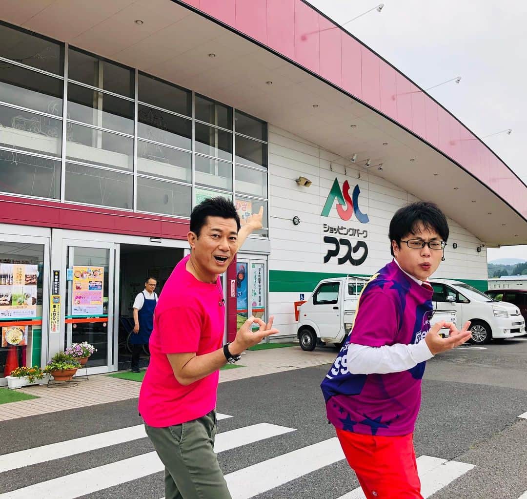 逸見太郎のインスタグラム：「W太郎の値切りさんぽ  #須賀川市 #ショッピングパークアスク #ASC#アメニティ#セーフティ#コンビニエンス #夏#ふくしま #ピンボケたろう #太郎 #kfb #ヨジデス  この夏おススメの商品を 生中継でじゃんじゃん値切ります❗️ お楽しみに🤘 15:55〜」