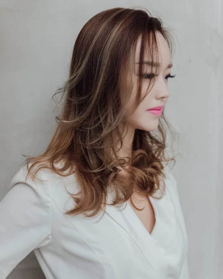Nicole Chenさんのインスタグラム写真 - (Nicole ChenInstagram)「Do you love my new hair ;) I did it at @walkingonsunshine.sg by my hair stylist @walkingonsunshine.gene」7月3日 15時34分 - nicolechen.tv