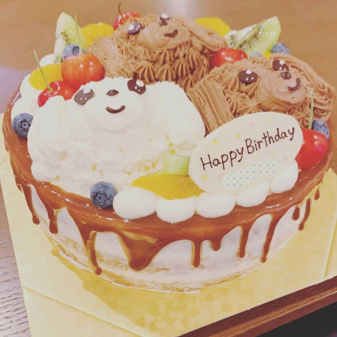 三ツ井裕美さんのインスタグラム写真 - (三ツ井裕美Instagram)「お誕生日のお祝いで、ケーキをオーダーさせていただきました🎂 ・ めちゃめちゃ可愛いし、味もめちゃめちゃ美味しかったです😋 ・ 主役じゃないのにすごい食べましたw👍🏼👍🏼」7月3日 15時46分 - hiromi__km