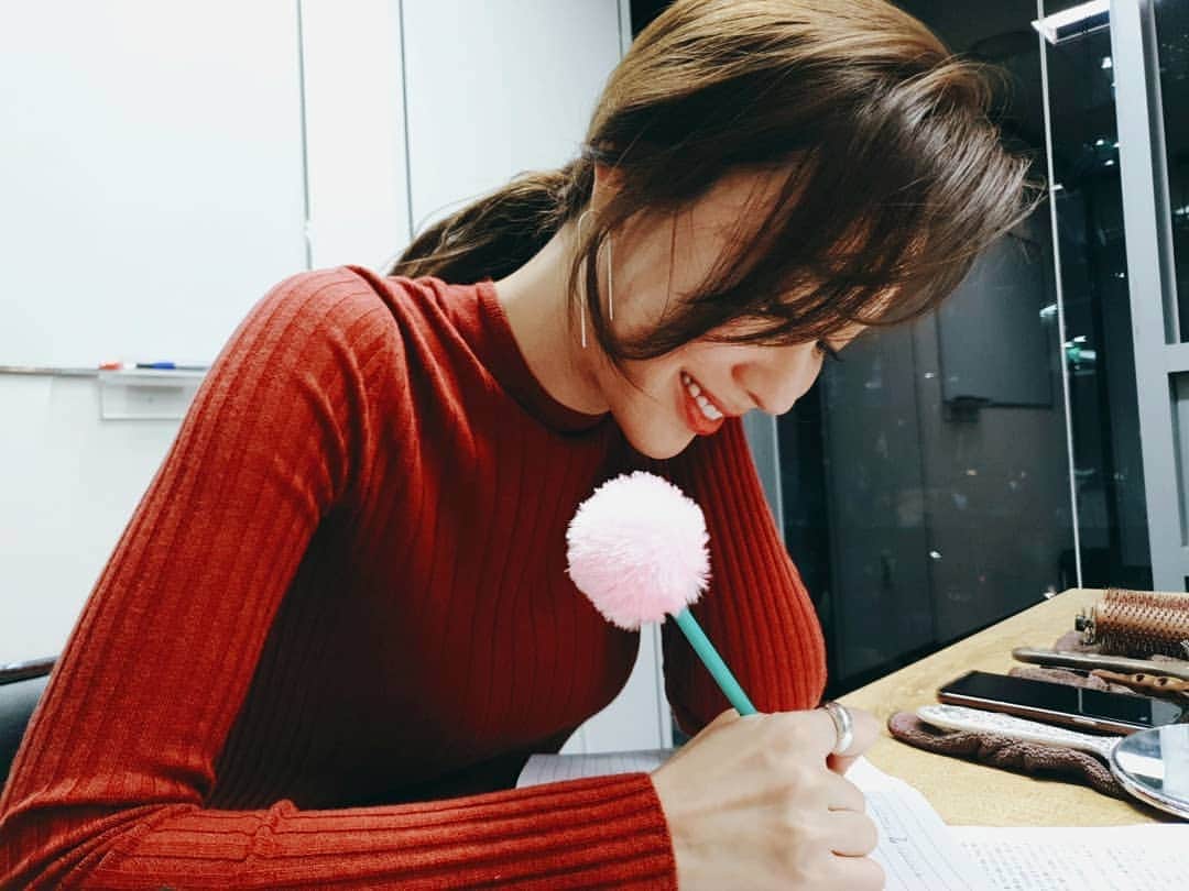 キム・アジュンのインスタグラム：「요새 취직한거 같아 #비밀기획단」