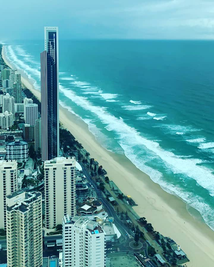 北村彩乃のインスタグラム：「Time-lapse from the 77th floor💫 📍SKY POINT, Surfers Paradise, Australia . . #skypoint #goldcoast #goldcoastbeach #instatravel #travelgram #travellover #travelholic #australia #beautifulworld #trip✈️ #surfersparadise #オーストラリア #オーストラリア生活 #オーストラリア旅行 #ゴールドコースト #スカイポイント #旅 #たびじょ #タビジョ #サーファーズパラダイス #旅行好きな人と繋がりたい #カメラ女子 #canonkissm #ミラーレス一眼 #海外生活 #海外旅行好きな人と繋がりたい」