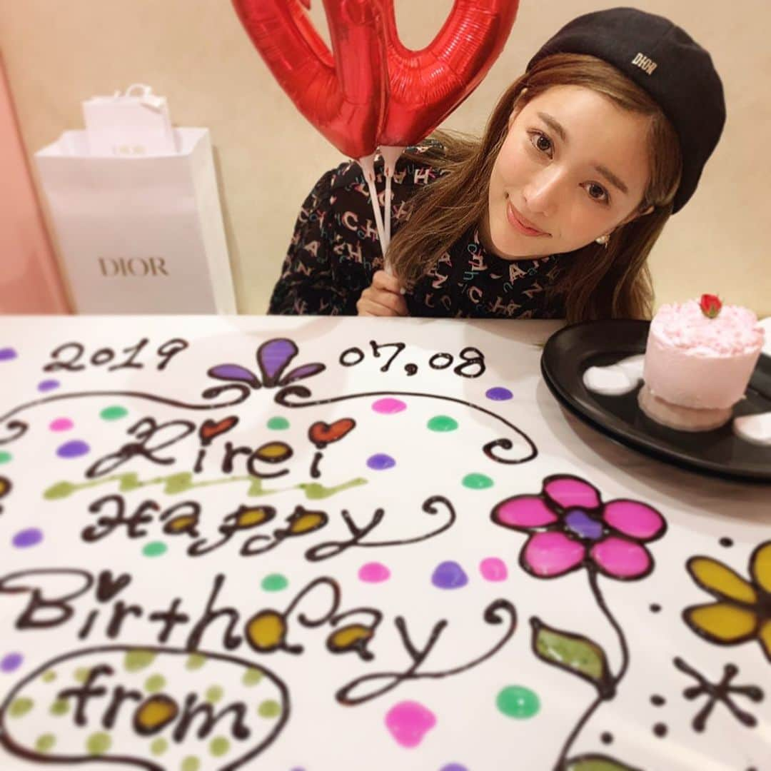 濱野りれさんのインスタグラム写真 - (濱野りれInstagram)「My best friend celebrate me for my Pre-birthday🎁 She took me 'Table  Art' cafe and gave me this Beret and matching earrings- @dior I am sooo exciting for my new age with such a lovely people I am surrounded by🥰💗 I will never forget feelings of gratitude!! With love to my besty...ʚ❤︎ɞ .. 親友がプレバースデーをお祝いしてくれました☺️💗なぜプレがあるのか謎ですがいつも感謝です。新しい年も楽しみですね💗いつもありがとう🥰 #Mybestie#mybrithday#Thankyou #Tableart#tokyotokyo#dior」7月3日 15時54分 - riregram