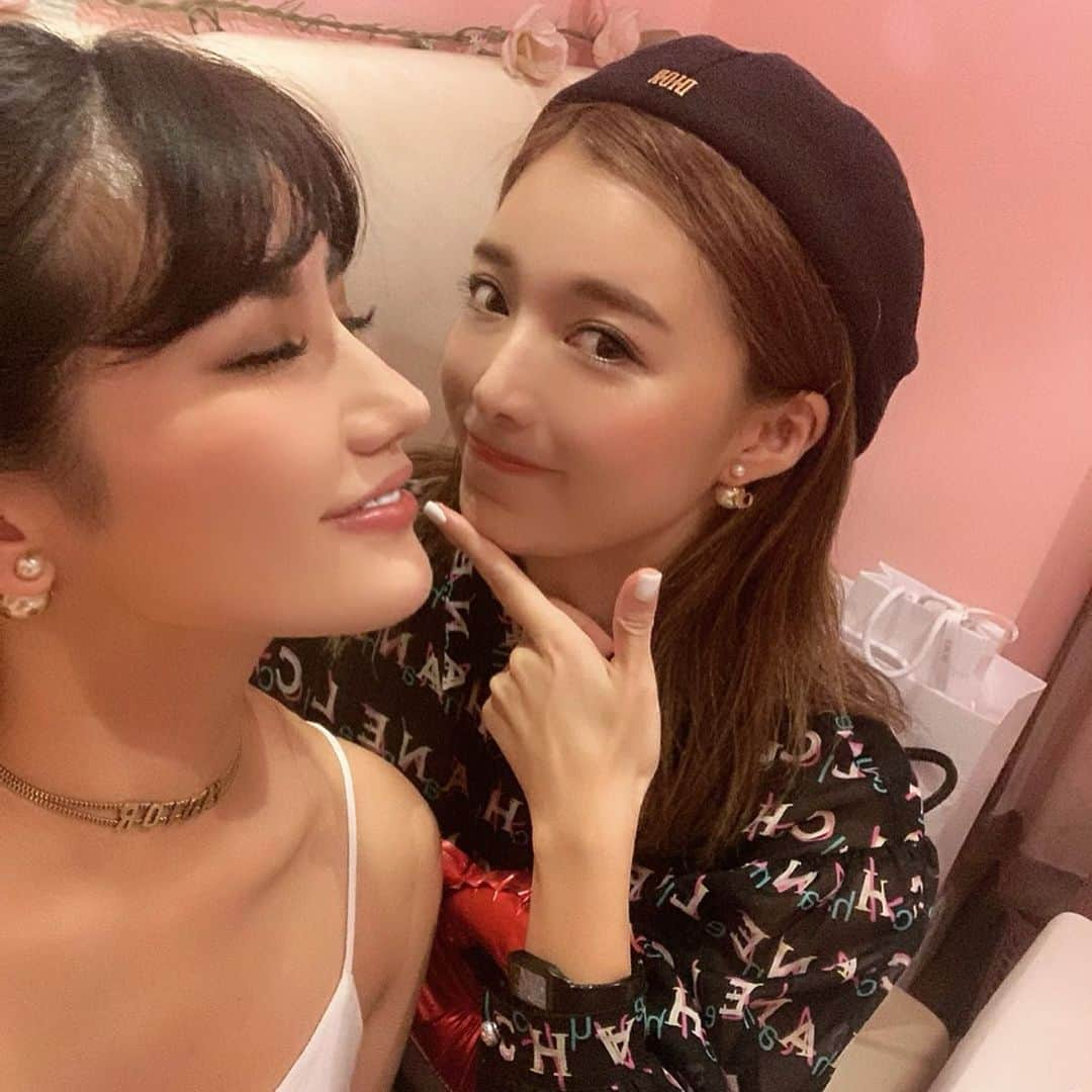 濱野りれさんのインスタグラム写真 - (濱野りれInstagram)「My best friend celebrate me for my Pre-birthday🎁 She took me 'Table  Art' cafe and gave me this Beret and matching earrings- @dior I am sooo exciting for my new age with such a lovely people I am surrounded by🥰💗 I will never forget feelings of gratitude!! With love to my besty...ʚ❤︎ɞ .. 親友がプレバースデーをお祝いしてくれました☺️💗なぜプレがあるのか謎ですがいつも感謝です。新しい年も楽しみですね💗いつもありがとう🥰 #Mybestie#mybrithday#Thankyou #Tableart#tokyotokyo#dior」7月3日 15時54分 - riregram