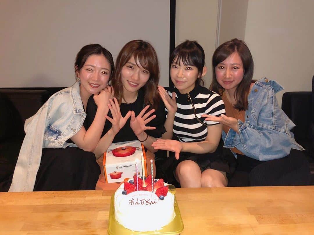 のインスタグラム：「* 先日、事務所の社長さんマネージャーさん皆さんがお誕生日のお祝いをしてくださいました🎂💕 都ちゃんまりちゅう華ちゃんも来てくれて、とてもとても幸せ感じるステキな時間でした...💓 たくさん支えてくださり、事務所の皆さんには感謝しかないです🌹 本当にありがとうございます❤️ * * #感謝です #これからも頑張ります」
