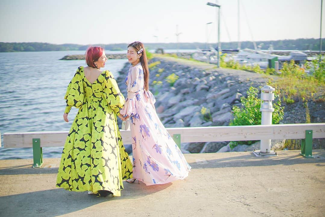 GYEON SEOさんのインスタグラム写真 - (GYEON SEOInstagram)「_* ชอบรูปสุดท้าย🥰😘 . . รักนะอิแม่ รักลูกหมาลูกแมวด้วย @djtonhorm @pokpong_bigbird ชุดสวยๆจาก @8d8d888  #gomdorishotz」7月3日 16時13分 - queengyeon