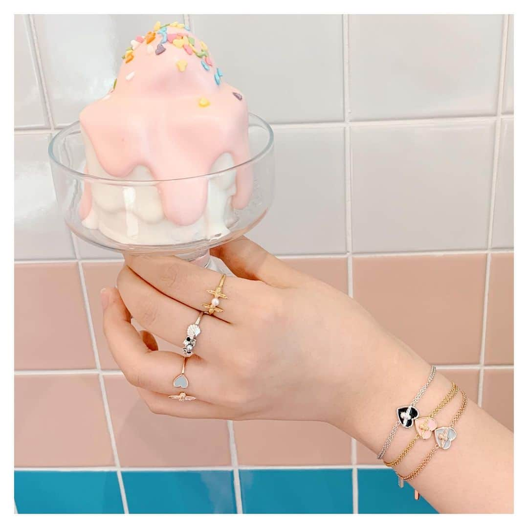 Olivia Burtonさんのインスタグラム写真 - (Olivia BurtonInstagram)「Love at first sight! 🧁💕 Have you discovered our Love Bug collection yet? There are lots of new goodies on our website that we just know you’re going to love! 🐝💕 #MyOliviaBurton #LoveBug #NewCollection」7月3日 16時15分 - oliviaburtonlondon