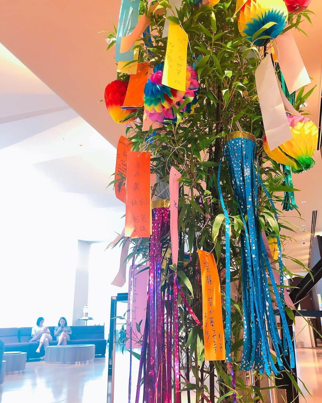 Courtyard Shin-Osaka St Courtyard by Marriott Shin-Osaka Stationさんのインスタグラム写真 - (Courtyard Shin-Osaka St Courtyard by Marriott Shin-Osaka StationInstagram)「The wishes you wrote will come true💫👫🌌﻿ ﻿ We display bamboo grass with a strip of paper and ornaments to celebrate the star festival at our lobby. ﻿ ﻿ 7/7は七夕です🎋🌌﻿ ロビーには、笹の葉のディスプレイと、短冊をご用意しております😊﻿ 皆様の願いを書き記してみてはいかがでしょうか？﻿ ﻿ ﻿ —————————————————————﻿﻿ #cyosaka ﻿ #コートヤードバイマリオット新大阪ステーション #starfestival﻿ #七夕 #tanabata #夏 #大阪 #☔️ #短冊﻿ —————————————————————﻿」7月3日 16時20分 - cyosaka