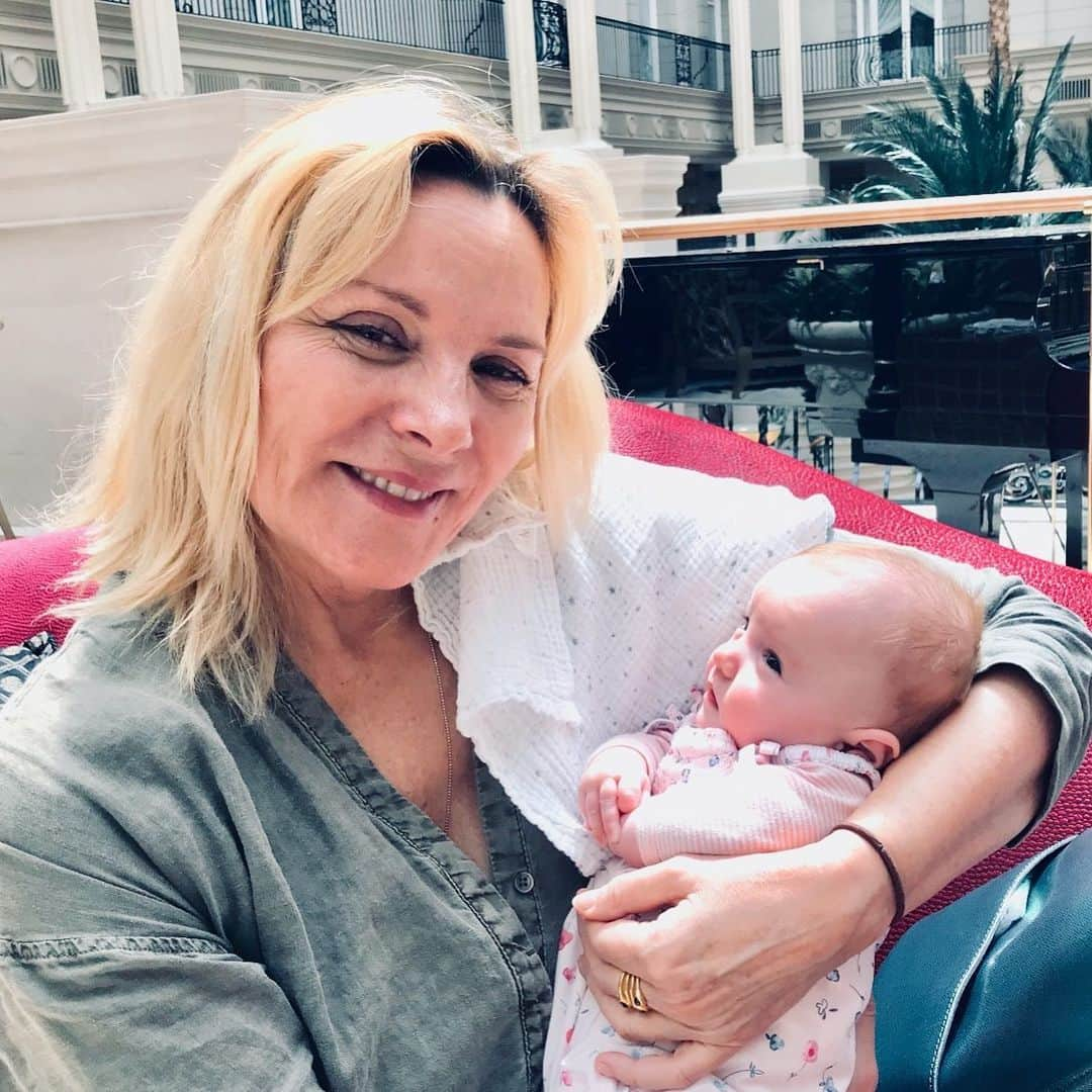 キム・キャトラルさんのインスタグラム写真 - (キム・キャトラルInstagram)「Met the beautiful ‘brand new’ Margaret Charlotte Thomas yesterday. What a beauty! She’s perfect. Congrats @annalisagordon @TheAPartnership」7月3日 16時29分 - kimcattrall