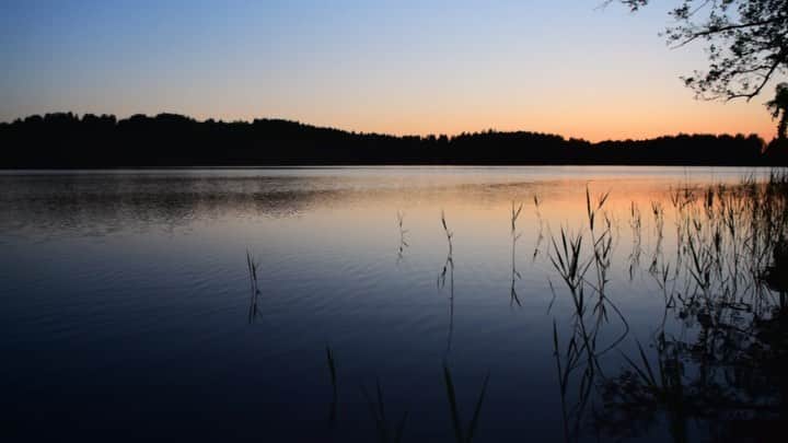 mikanoguchiのインスタグラム：「06.2019 Midnight sunset during the midsummer season in Finland.  The beautiful colours and sounds of nature would gently touch your heart. .  #finland#ourfinland#finnishsummer#visitfinland#finnishnature#sunset_pics#auringonlasku#travelpics#igtravel#nikond5500#フィンランド#フィンランド生活#夕日#たびノグ#時系列投稿諦めたマンですどうも」