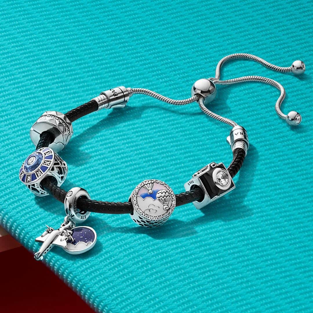 PANDORAさんのインスタグラム写真 - (PANDORAInstagram)「Snap a photo, fly high in the sky and see the world. These sterling silver charms are stylish icons of the importance of collecting life experiences. #Pandora #PandoraBracelet #TravelInStyle」7月3日 16時26分 - theofficialpandora