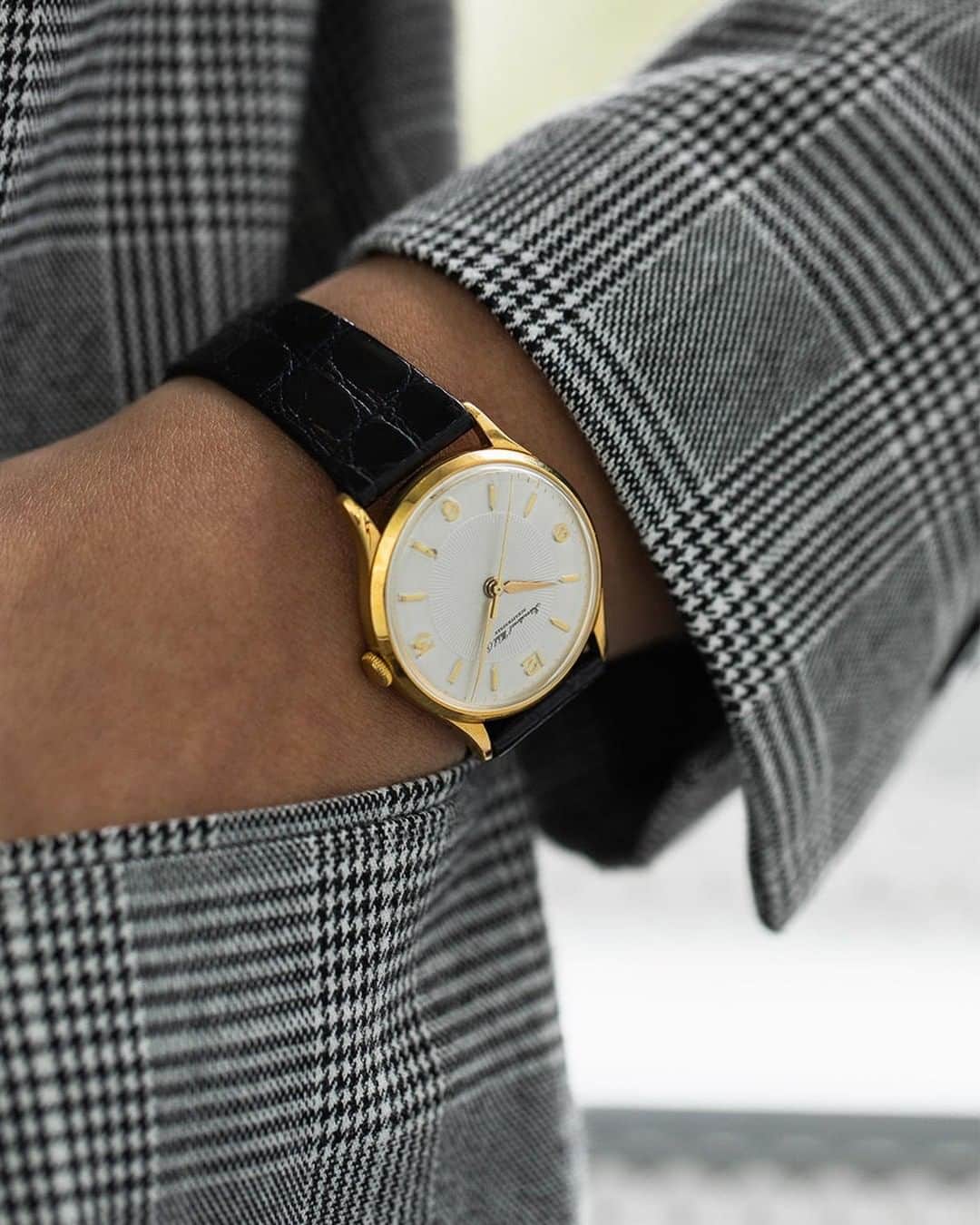 IWCさんのインスタグラム写真 - (IWCInstagram)「#VintageWednesday Elegant and timeless; this IWC Reference 805 from 1949 with an 89 caliber movement hand wound is a perfect example of the elegant timepieces that made IWC famous in the world of the watch connoisseurs. #IWCWatches」7月3日 16時30分 - iwcwatches
