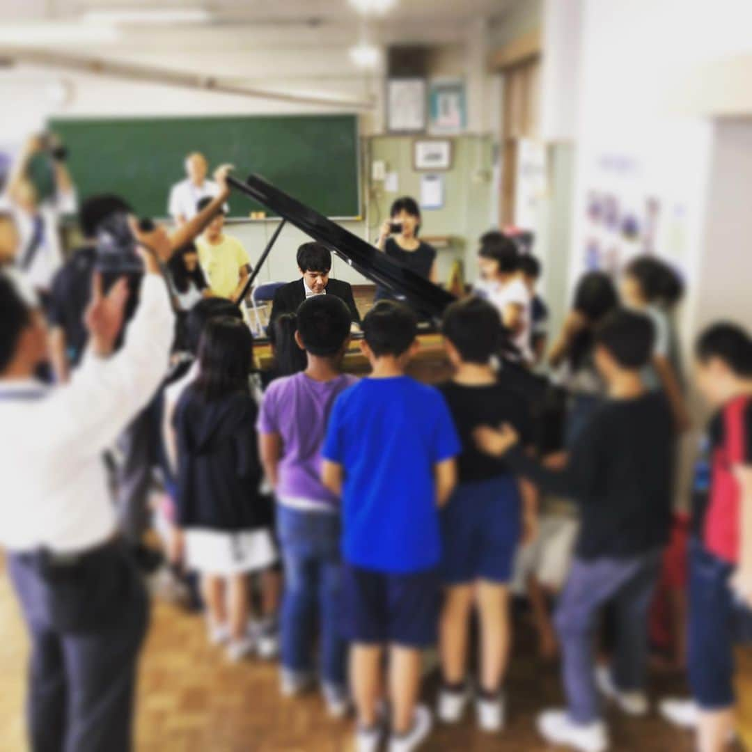 金子三勇士さんのインスタグラム写真 - (金子三勇士Instagram)「Outreaching in Ueda city #アウトリーチ #アウトリーチコンサート #コンサート #ピアノリサイタル #ピアノ #学校訪問 #小学校 #長野県 #上田市 #ピアニスト #金子三勇士 #レジデントアーティスト #artistinresidence #Uedacity #outreach #pianorecital #concert #piano #pianist #MiyujiKaneko #educationalprogram #welovemusic #文化庁」7月3日 16時39分 - miyujikaneko_official