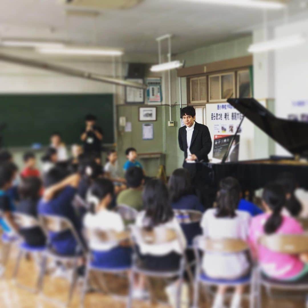 金子三勇士さんのインスタグラム写真 - (金子三勇士Instagram)「Outreaching in Ueda city #アウトリーチ #アウトリーチコンサート #コンサート #ピアノリサイタル #ピアノ #学校訪問 #小学校 #長野県 #上田市 #ピアニスト #金子三勇士 #レジデントアーティスト #artistinresidence #Uedacity #outreach #pianorecital #concert #piano #pianist #MiyujiKaneko #educationalprogram #welovemusic #文化庁」7月3日 16時39分 - miyujikaneko_official