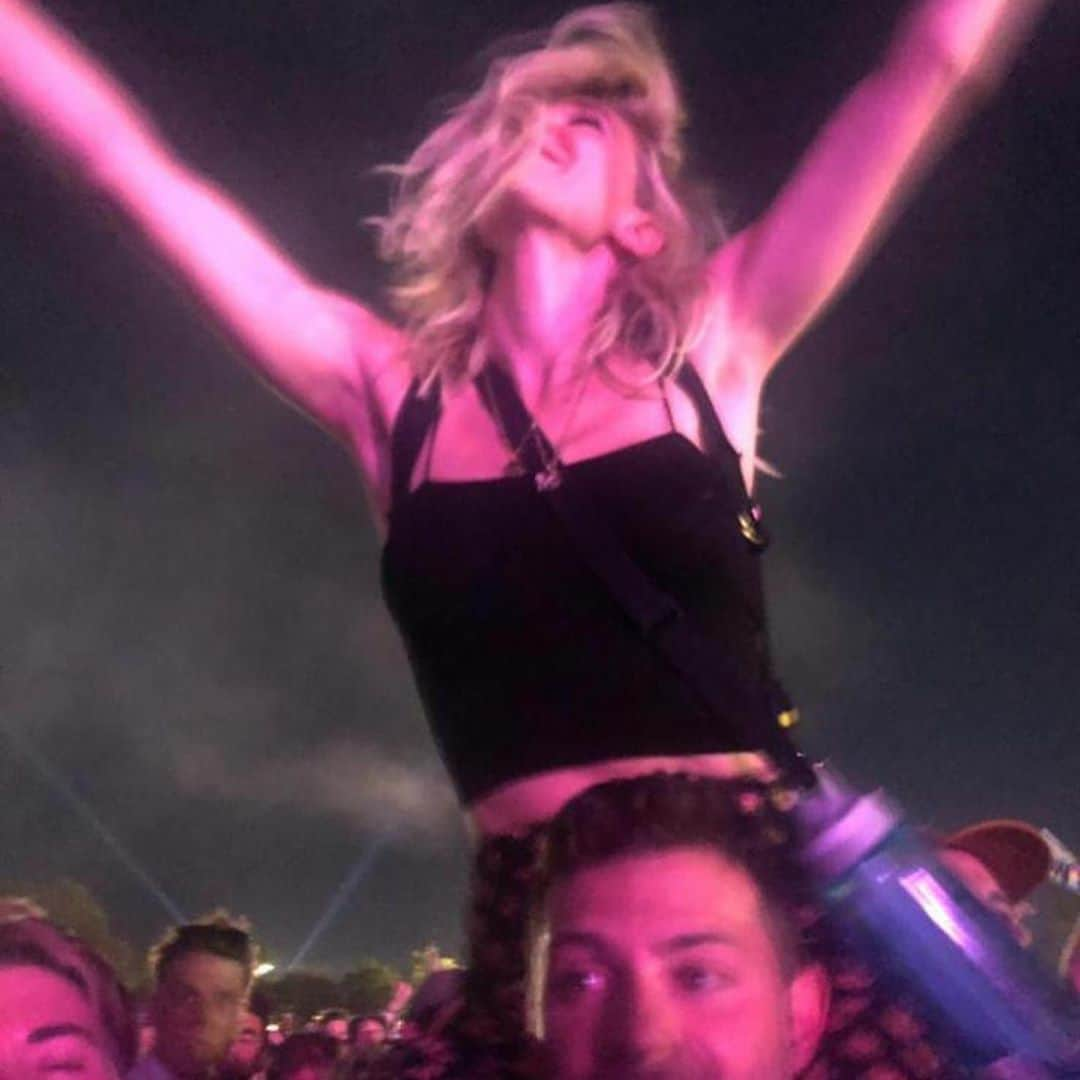 ヴァネッサ・カービーさんのインスタグラム写真 - (ヴァネッサ・カービーInstagram)「@glastofest .... you stole my ❤️」7月3日 16時40分 - vanessa__kirby