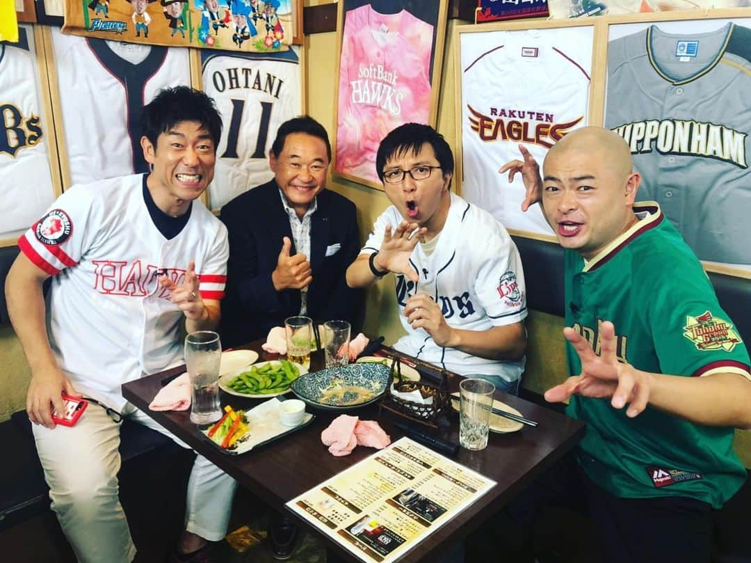 あばれる君さんのインスタグラム写真 - (あばれる君Instagram)「松木安太郎さん、原口さん、土屋礼央さんと野球VSサッカーで語らいました‼︎松木さん61歳を迎えての恐ろしいほどの活力‼︎目力‼我々が︎引くほどの回数のダジャレ‼︎肌ツヤ‼︎人間ドモホルンリンクル‼︎クソ楽しかったです‼︎」7月3日 16時50分 - abarerukun