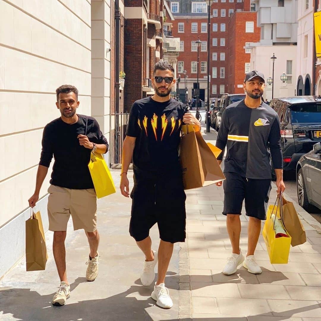セルフリッジズさんのインスタグラム写真 - (セルフリッジズInstagram)「Assemble the forces | #Regram from Selfridges shoppers @mayed88 @soc.88 @_92ks #SelfridgesLondon」7月3日 17時00分 - theofficialselfridges