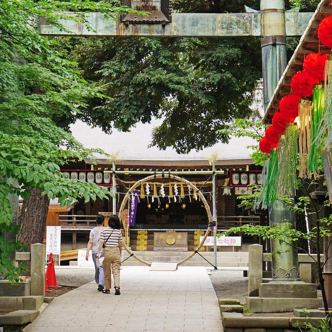 平塚市さんのインスタグラム写真 - (平塚市Instagram)「* 【茅の輪くぐり】 茅萱(ちがや)で作った輪をくぐると 罪穢・疫病を払うといわれています。 半年分の穢れを払って 2019年後半戦に臨みましょう！ ***************** #手をつなぎたくなる街 #hiratsukagood #hiratsuka#平塚 #shonan#湘南 #kanagawaphotoclub #平塚八幡宮#八幡宮 #茅の輪#茅の輪くぐり #神社仏閣#神社巡り #充実した休日 #週末の過ごし方 #日々#暮らし #instagramjapan#igersjp」7月3日 17時00分 - hiratsukagood