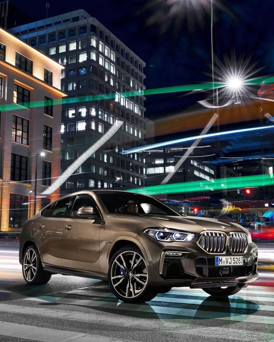 BMWのインスタグラム：「Access all areas with top-class dynamism. The all-new BMW X6. #TheX6 #BMW #X6 __ BMW X6 M50i: Fuel consumption combined: 10.7 – 10.4 l/100 km (26.4 – 27.2 mpg imp). CO2 emissions combined: 243 – 237 g/km, exhaust standard: EU6d-TEMP. The values of fuel consumptions, CO2 emissions and energy consumptions shown were determined according to the European Regulation (EC) 715/2007 in the version applicable at the time of type approval. The figures refer to a vehicle with basic configuration in Germany and the range shown considers optional equipment and the different size of wheels and tires available on the selected model. The values of the vehicles are already based on the new WLTP regulation and are translated back into NEDC-equivalent values in order to ensure the comparison between the vehicles. [With respect to these vehicles, for vehicle related taxes or other duties based (at least inter alia) on CO2-emissions the CO2 values may differ to the values stated here.] The CO2 efficiency specifications are determined according to Directive 1999/94/EC and the European Regulation in its current version applicable. The values shown are based on the fuel consumption, CO2 values and energy consumptions according to the NEDC cycle for the classification. For further information about the official fuel consumption and the specific CO2 emission of new passenger cars can be taken out of the „handbook of fuel consumption, the CO2 emission and power consumption of new passenger cars“, which is available at all selling points and at https://www.dat.de/angebote/verlagsprodukte/leitfaden-kraftstoffverbrauch.html.」
