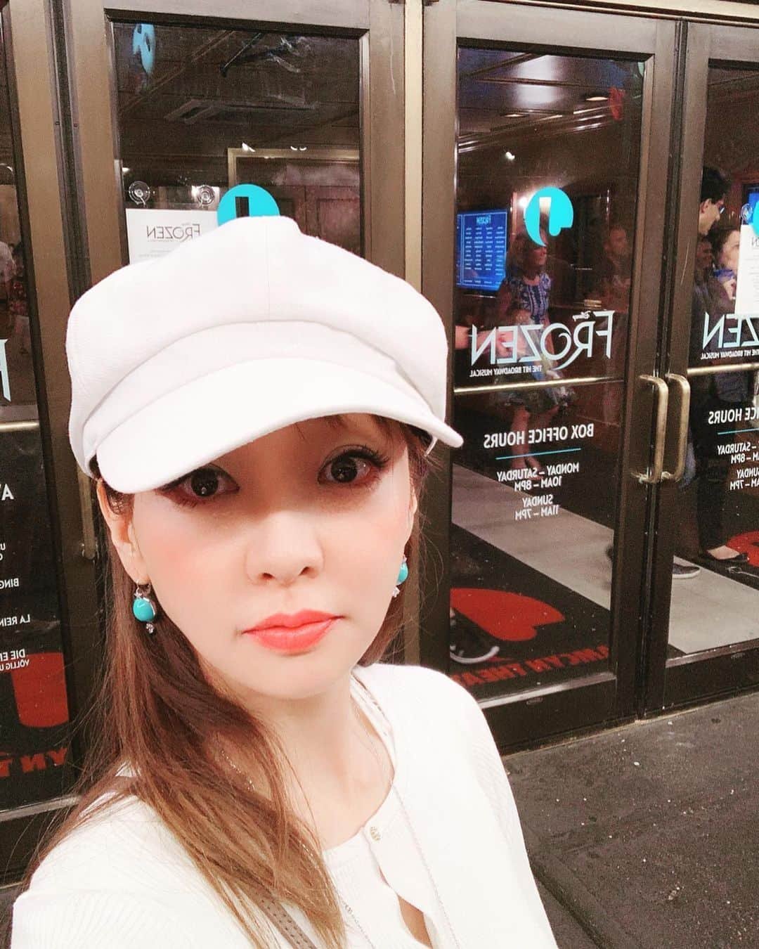 神田うのさんのインスタグラム写真 - (神田うのInstagram)「Broadway Musical "Frozen" I was moved❣️It was good to be able to see "Frozen" I wanted to show to my daughter.❤️ #broadwaymusical#frozen #broadway#musical#ブロードウェイミュージカル#フローズン#アナと雪の女王 #ミュージカル #nyc#newyork#newyorkcity#manhattan#マンハッタン#ニューヨーク#ニューヨーク旅行#家族#母娘#親子リンクコーデ#親子コーデ#お揃いコーデ#matchingfashion#matchingcordinate#神田うの#unokanda」7月3日 17時03分 - unokandaofficial